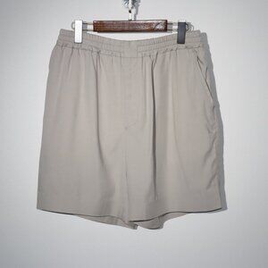 Fendi signature embroidered solid shorts Size 46